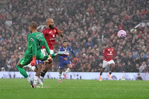 دقيقة بدقيقة.. مانشستر يونايتد 0-0 تشيلسي.. طرد مبكر
